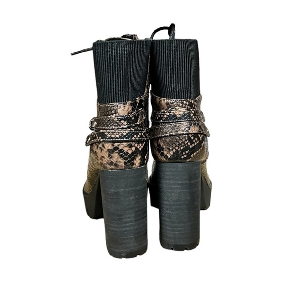 🌻NEW Charles by Charles David Wyatt Animal Print Lace-Up Ankle Boots Size 7.5 - Picture 2 of 15